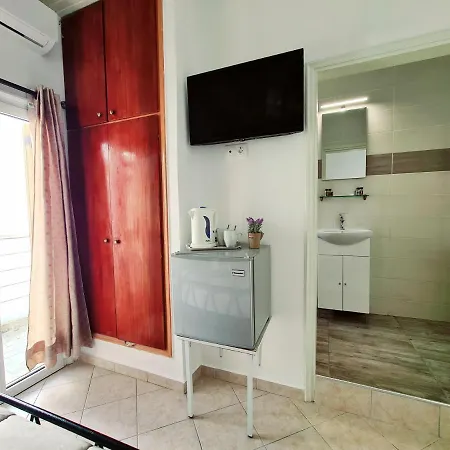 Avra Hotel 2*