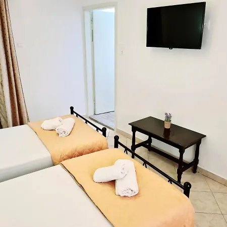 Hotel Avra